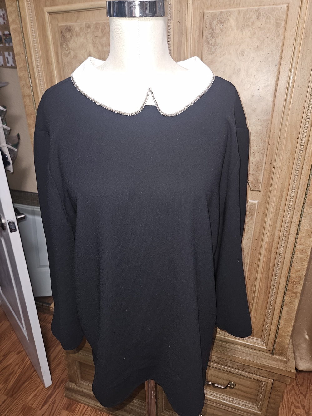 Black Top with White Peter Pan Collar And Rhinestone Edge Detail On Collar. XL